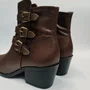 Bota Feminina Debora Cholet Fivelas Mogno