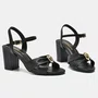 Sandália Feminina Via Marte Couro Preto detalhe Dourado