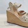 Sandália Feminina Villarosa Anabela Palha e Flores Off White