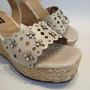 Sandália Feminina Villarosa Anabela Palha e Flores Off White